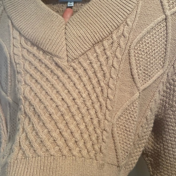 Cropped open back cable knit sweater - Picture 5 of 10